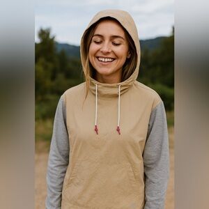 Calme Women's Kangaroo Pouch Tan and Gray Oversized Hoodie